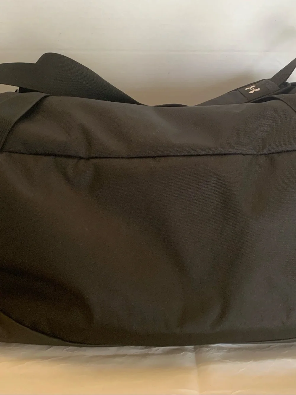 Under Armour Black Men’s Logo Duffel Bag with Padded Strap